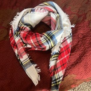 Shawl/scarf lightweight great colors!